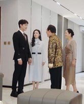 首富千金美又飒 高清封面