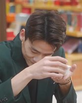 天降神秘总裁老公 高清封面